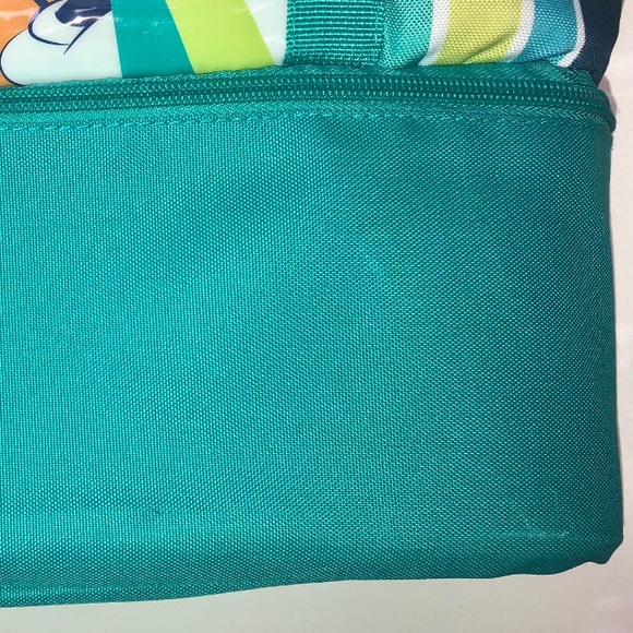 Officially licensed insulated beach tote featuring Mickey Mouse, NWT - Picture 11 of 12